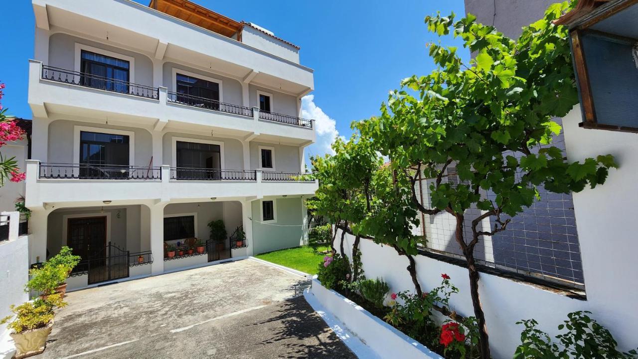 Hillside Escape Apartament